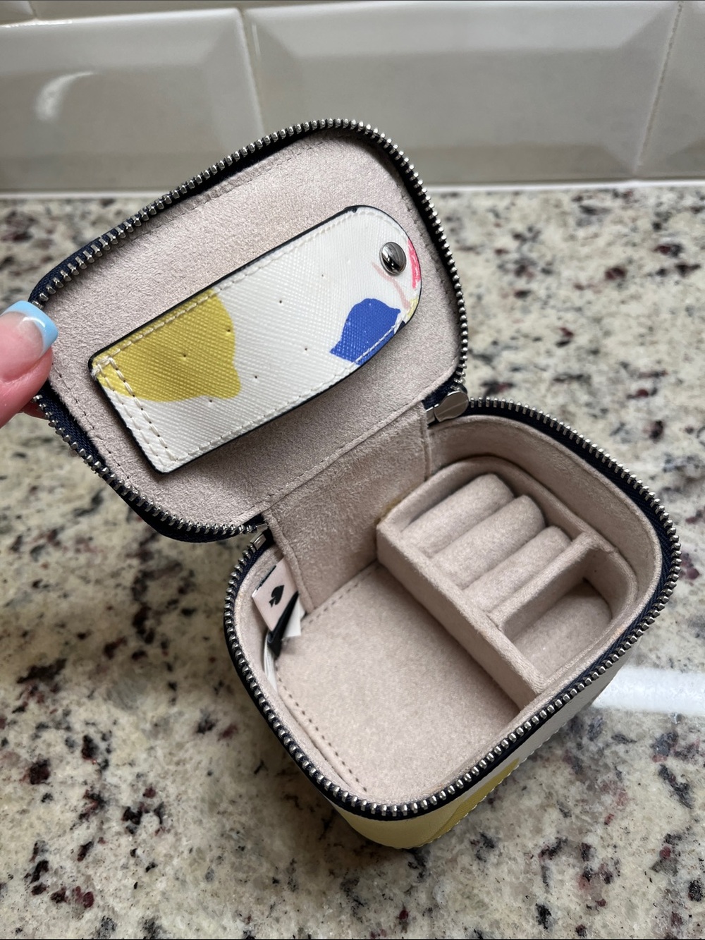 Kate Spade Lemon Zest Compact Jewelry Travel Case EUC - Picture 7 of 10